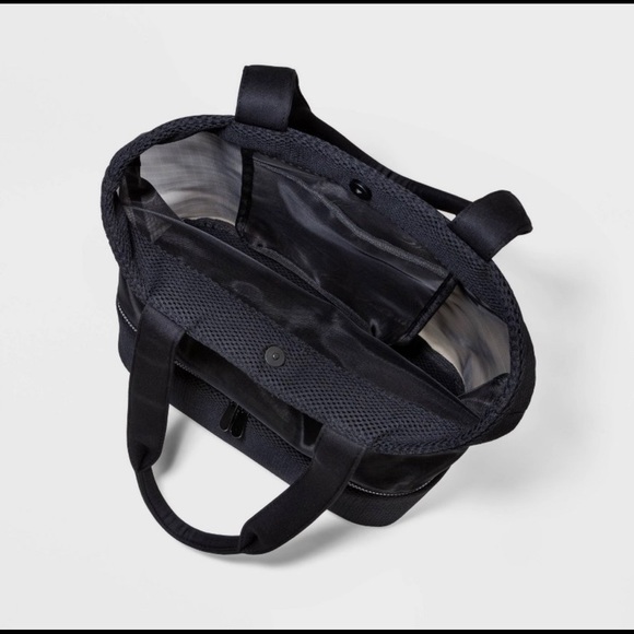 Mesh Beach Bag! Excellent NEW Condition - Picture 3 of 4